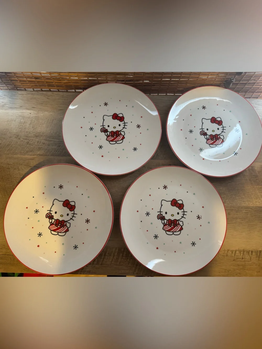 Sanrio Hello Kitty Christmas Candy Cane Dinner Plate (Set of 4)